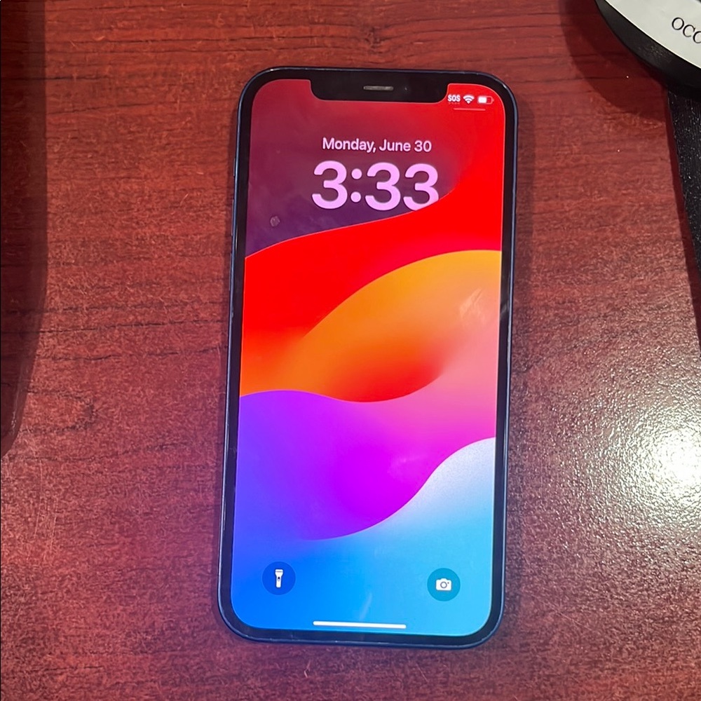 Apple Black iPhone 12 64 g 
with Vibrant Display and Notch Design
